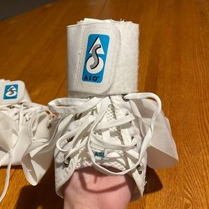 ASO ankle braces White. Size Small!